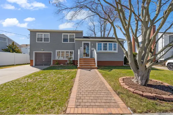 572 S Bayview Avenue, Freeport, NY 11520