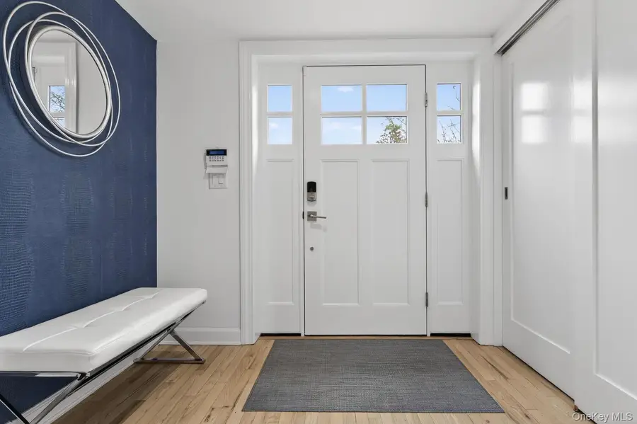 65 Circle Drive, Roslyn Heights, NY 11577 - #3