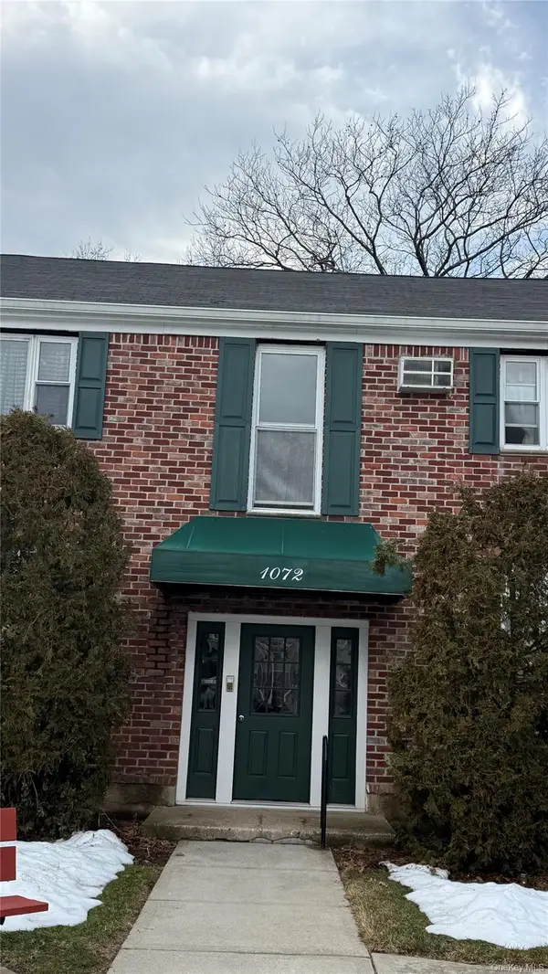 1072 Fenwood Drive #4, Valley Stream, NY 11580