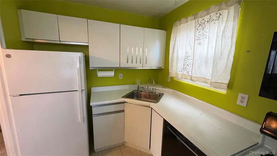 1072 Fenwood Drive #4, Valley Stream, NY 11580 - #3