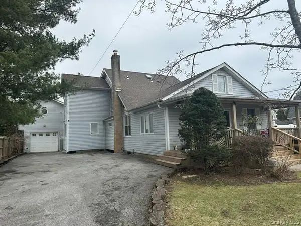 8 Alexander Avenue, Farmingdale, NY 11735