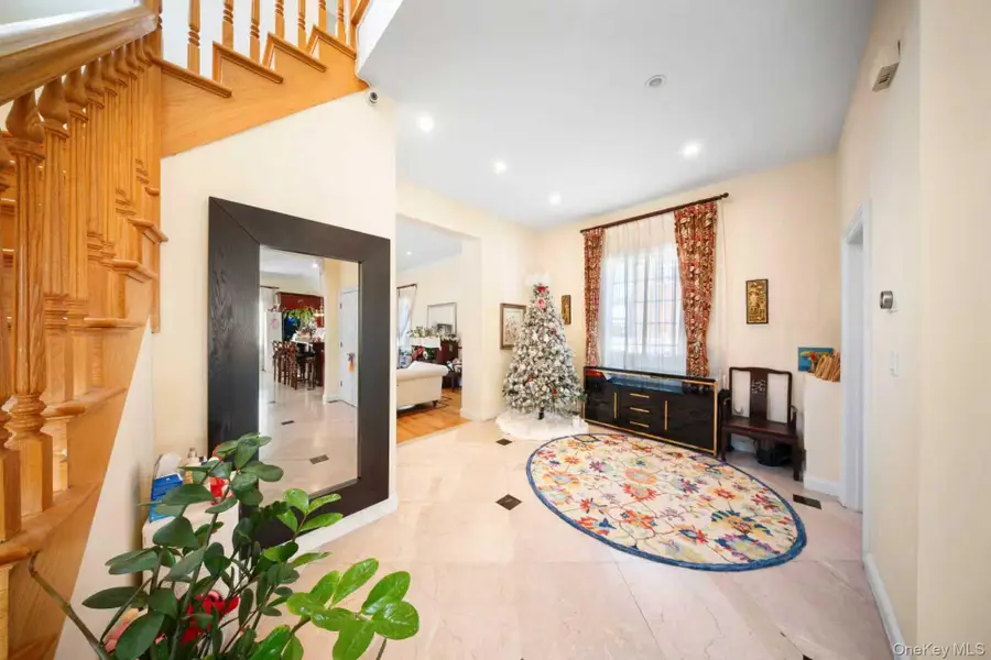 66-19 Commonwealth Boulevard, Little Neck, NY 11362 - #3