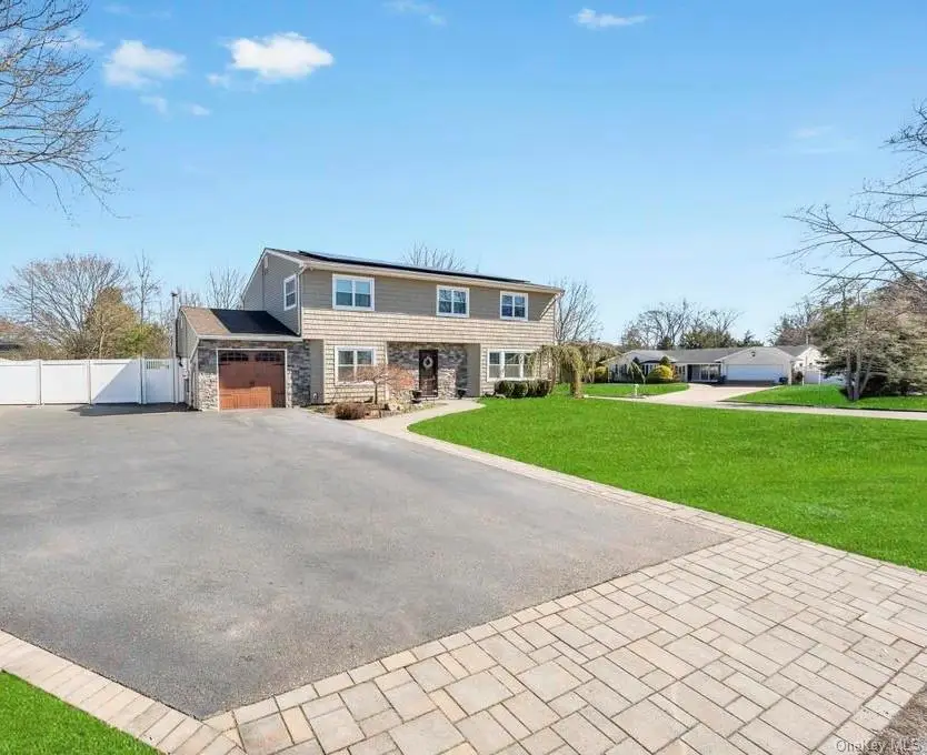 21 Burwood Lane, Coram, NY 11727 - #2