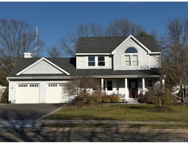 129 Bishop Lane, Holbrook, NY 11741