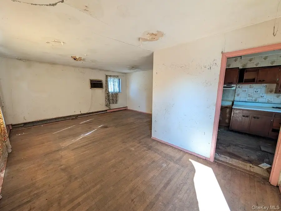 388 Vespucci Avenue, Copiague, NY 11726 - #2