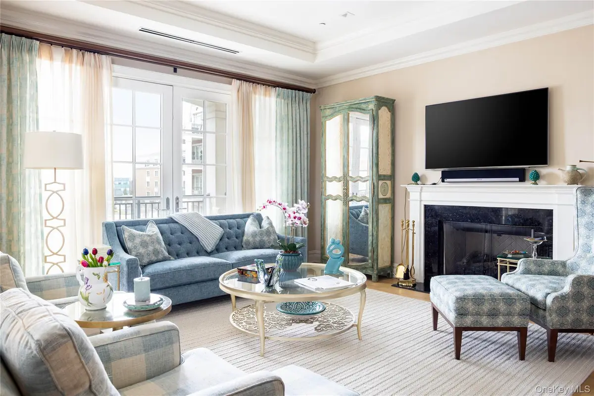 2000 Royal Court #2101, North Hills, NY 11040 - #1