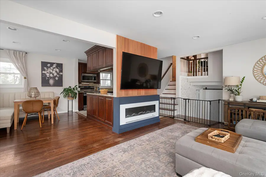 29 Fox Court, Hicksville, NY 11801 - #3