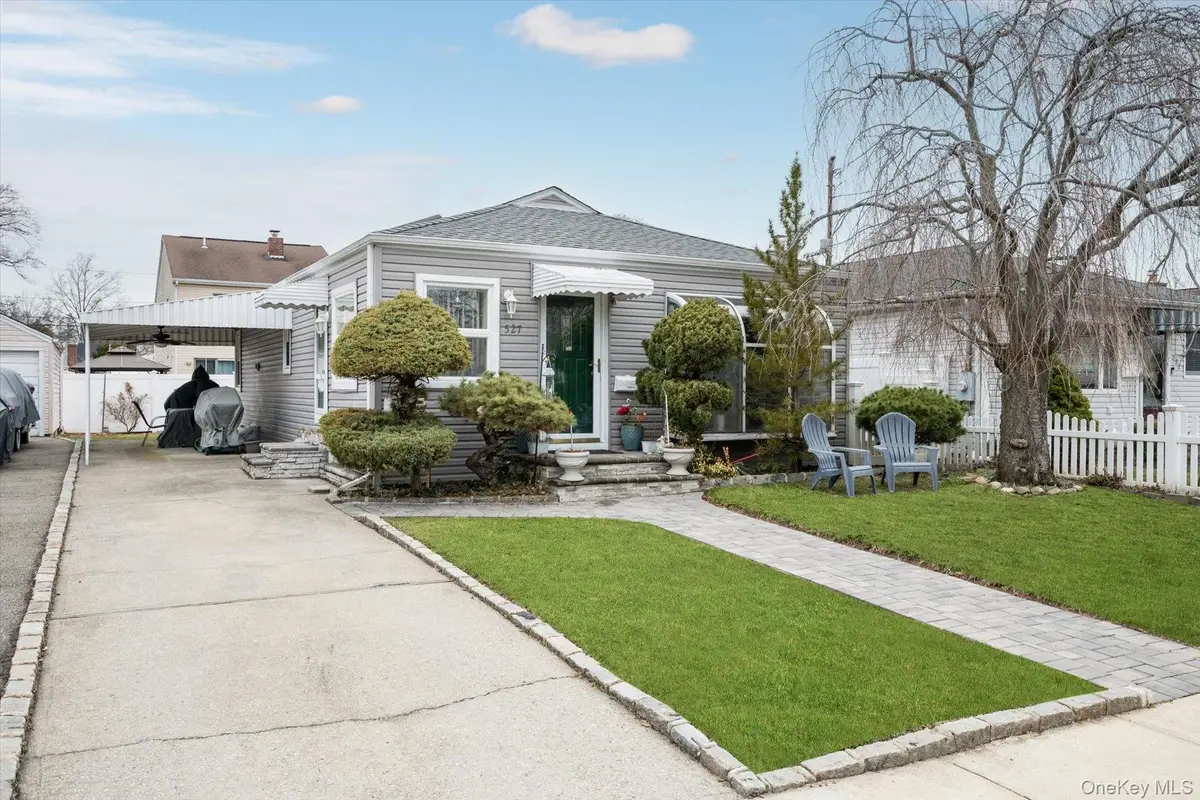 527 Willow Street, South Hempstead, NY 11550 - #1