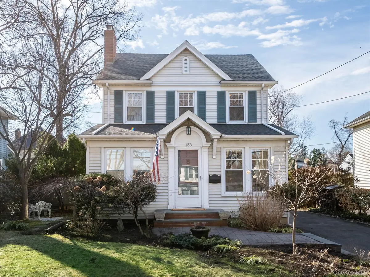 138 Hillcrest Avenue, Manhasset, NY 11030 - #1