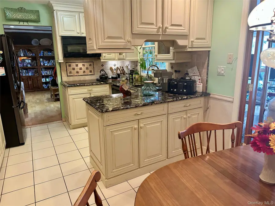 46 Wilmont Turn, Coram, NY 11727 - #3