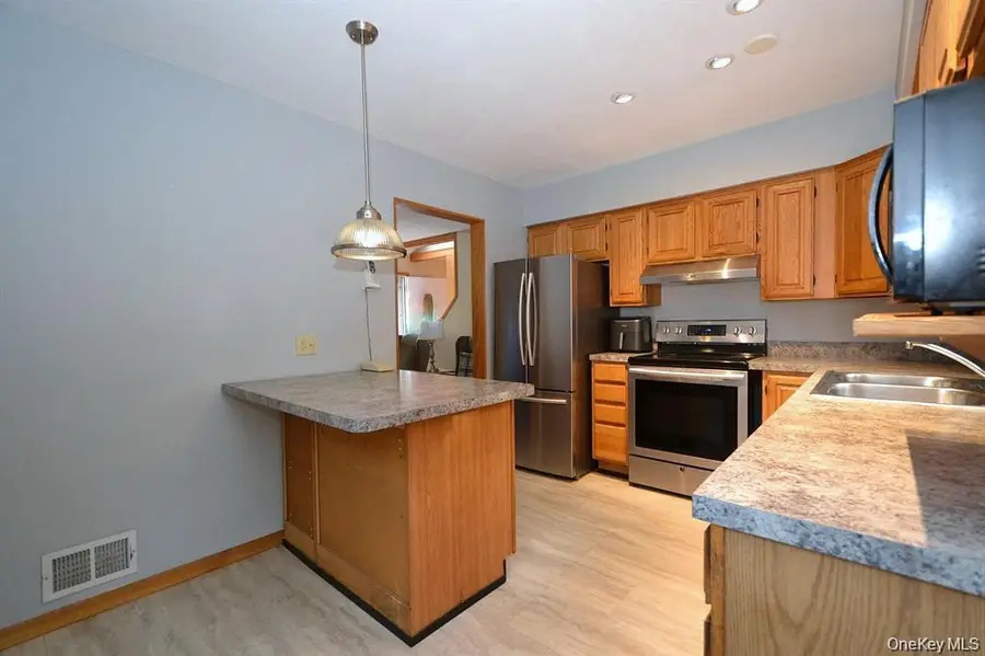 120 Arlington Road, Lake Ronkonkoma, NY 11779 - #3