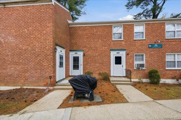 186 Pine Wood #56, Hartsdale, NY 10530