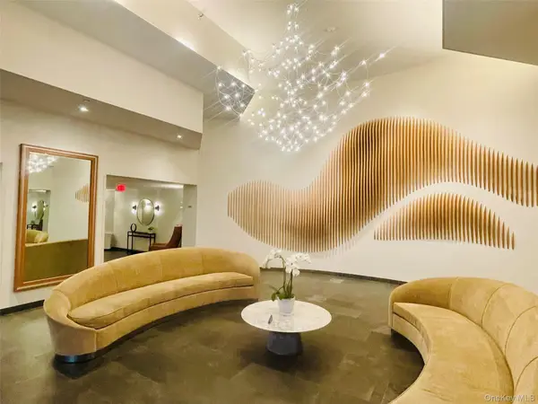 10 Stewart Pl #2GE, White Plains, NY 10603