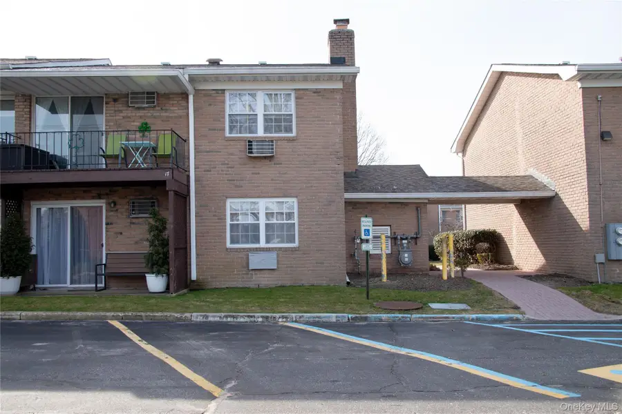 18 Springwood Drive #A, North Babylon, NY 11703 - #3