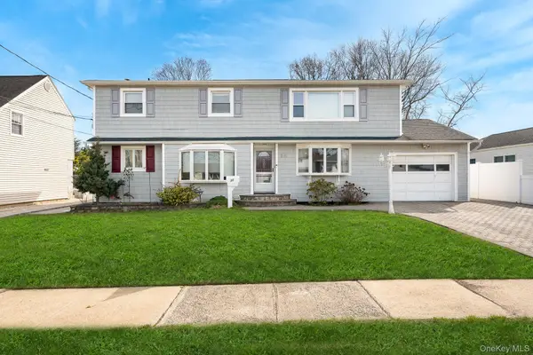 30 Poplar Avenue, Farmingdale, NY 11735