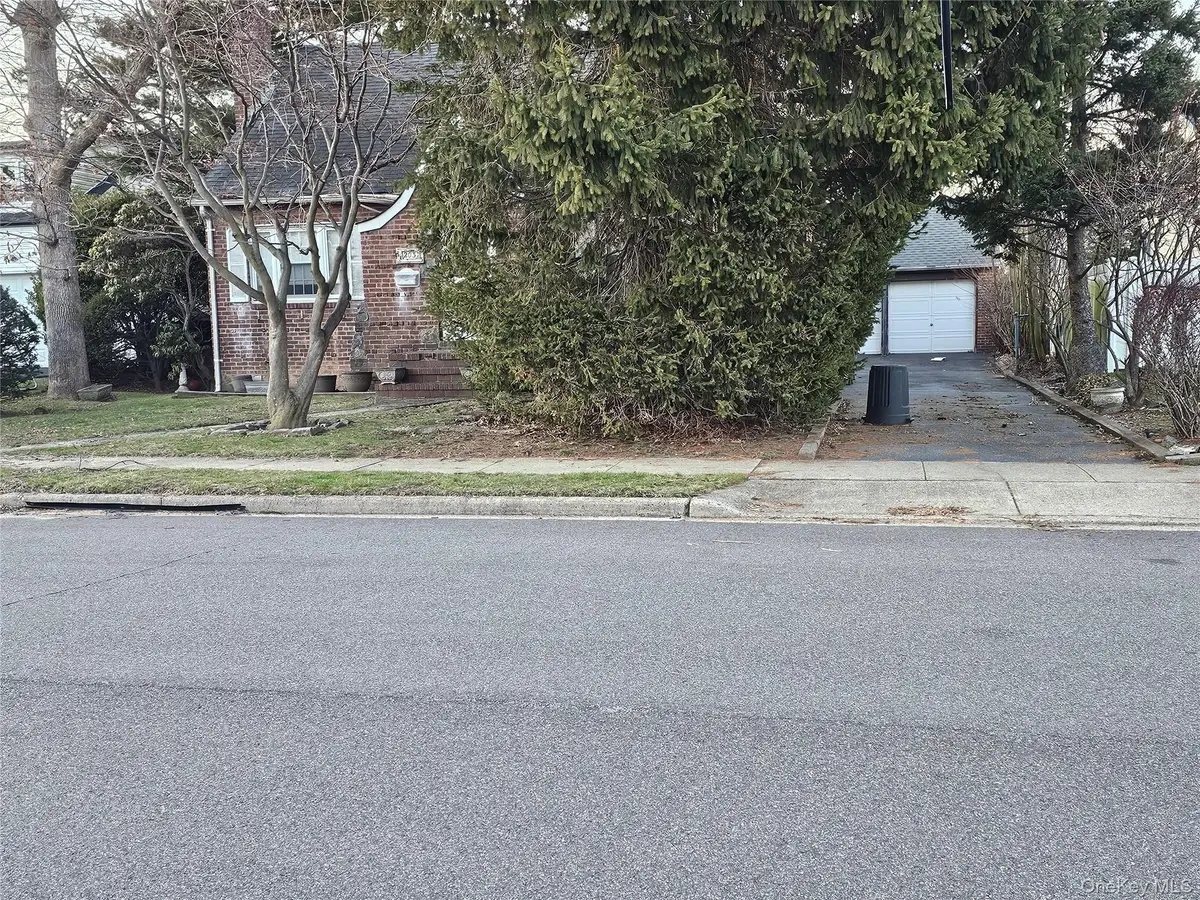 203 Massachusetts Avenue, Massapequa, NY 11758 - #1