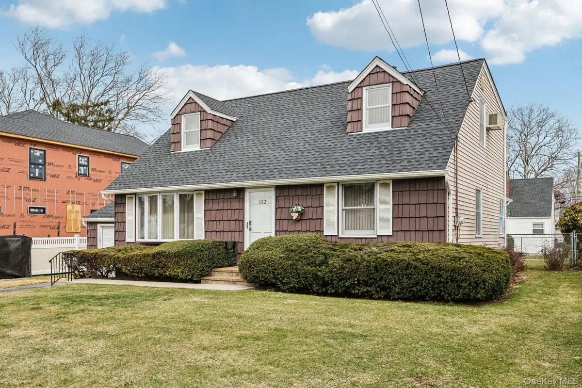 132 Albertson Parkway, Albertson, NY 11507 - #1