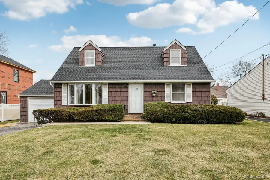 132 Albertson Parkway, Albertson, NY 11507 - #2