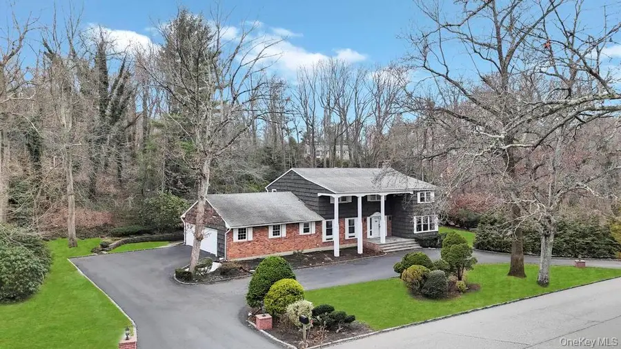 10 Hunting Hill Road, Woodbury, NY 11797 - #2