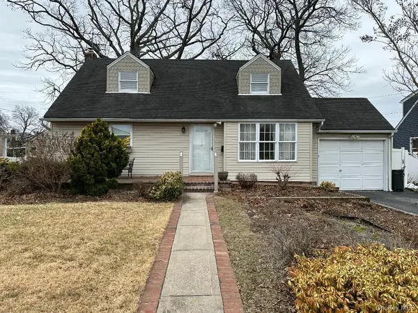 1009 Park Lane N, Franklin Square, NY 11010