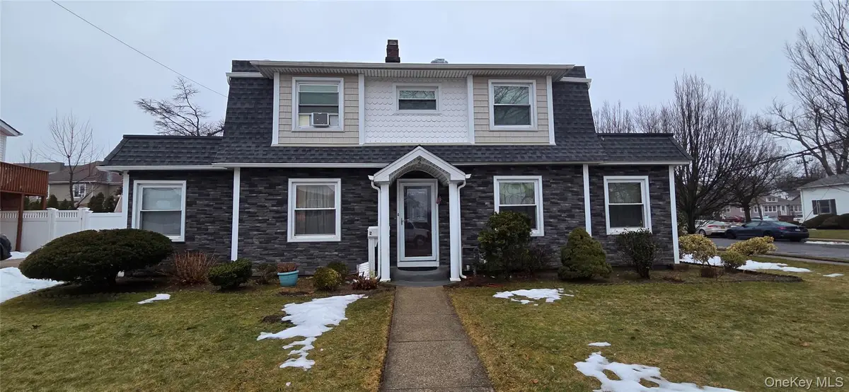 2 Sportsmans Avenue, Freeport, NY 11520 - #1
