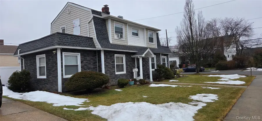 2 Sportsmans Avenue, Freeport, NY 11520 - #2