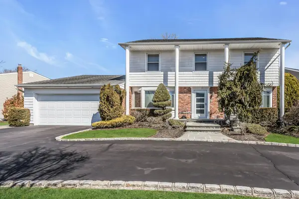 5 Jan Lane, Woodbury, NY 11797