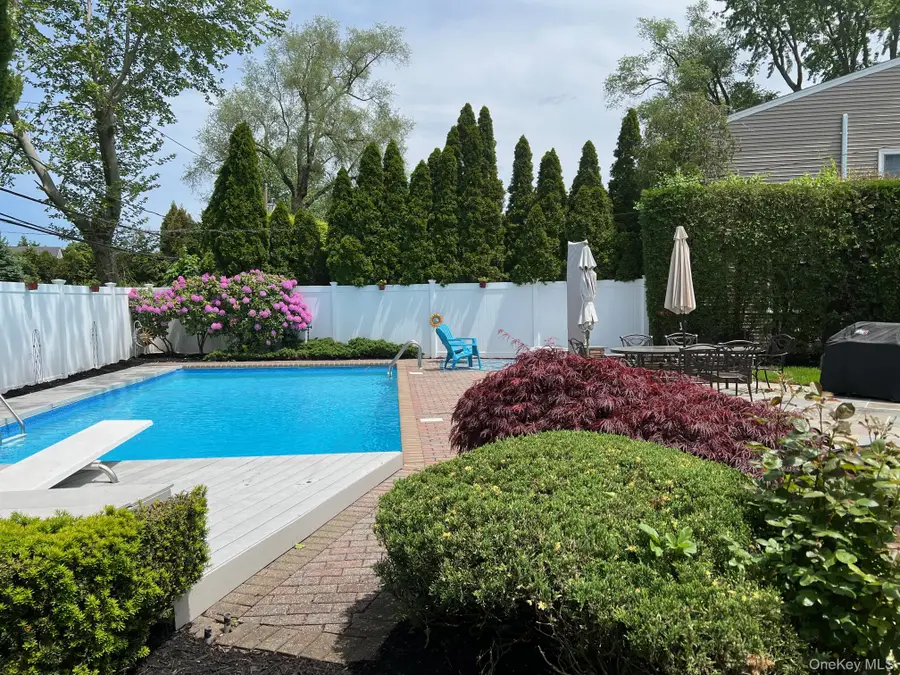 5 Jan Lane, Woodbury, NY 11797 - #2