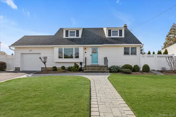 6 Birch Lane, Massapequa Park, NY 11762