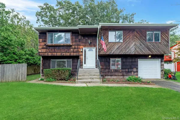 39 Woodbrook Drive, Ridge, NY 11961