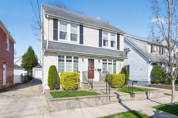 120 Capitol Avenue, Williston Park, NY 11596