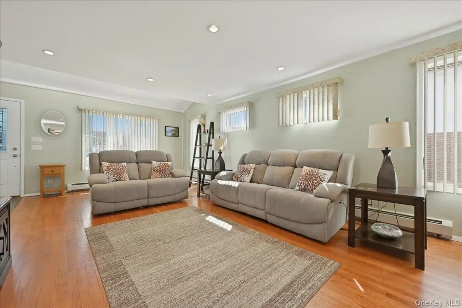 24 Catherine Avenue, Franklin Square, NY 11010 - #3