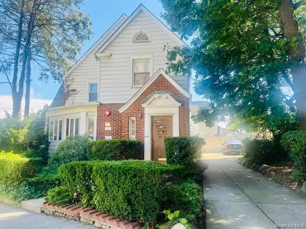 10922 Myrtle Avenue, Richmond Hill North, NY 11418