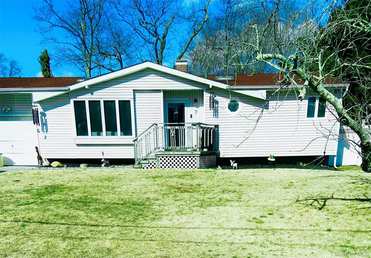 7 Betsy Drive, West Sayville, NY 11796 - #1