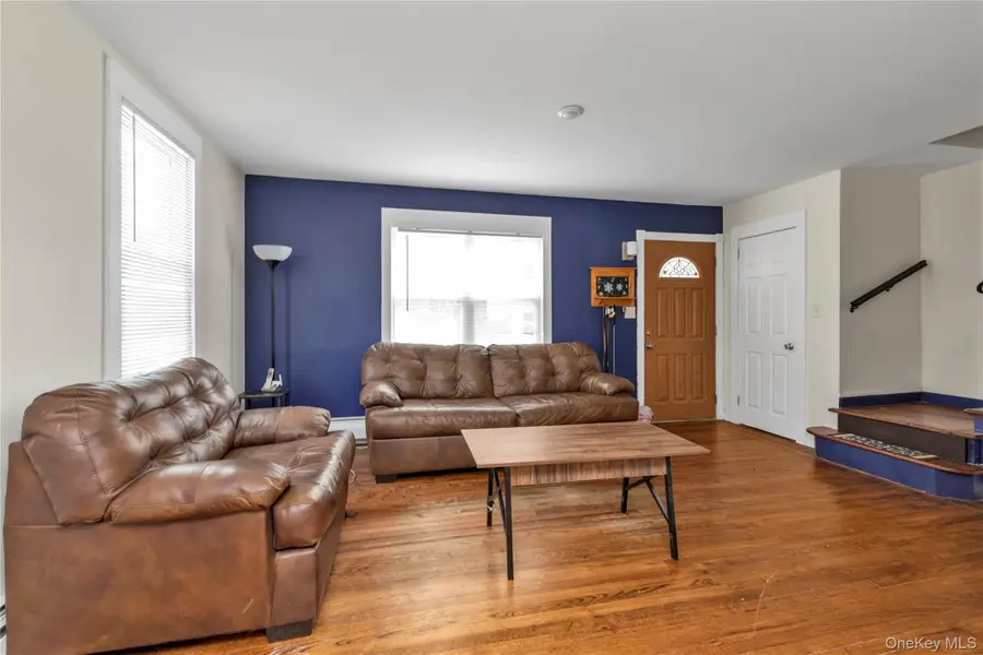 16 Fairfield Avenue, Port Washington, NY 11050 - #2