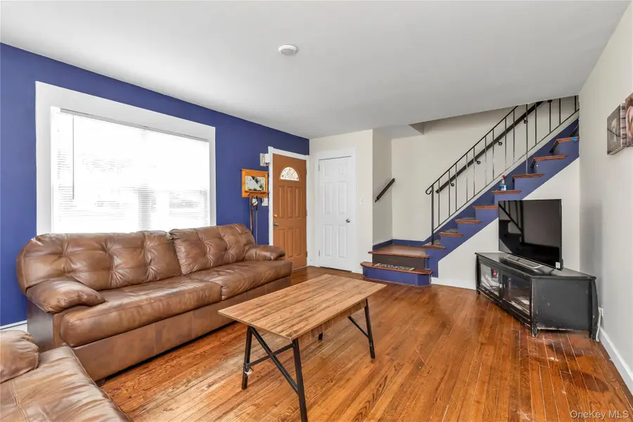 16 Fairfield Avenue, Port Washington, NY 11050 - #3