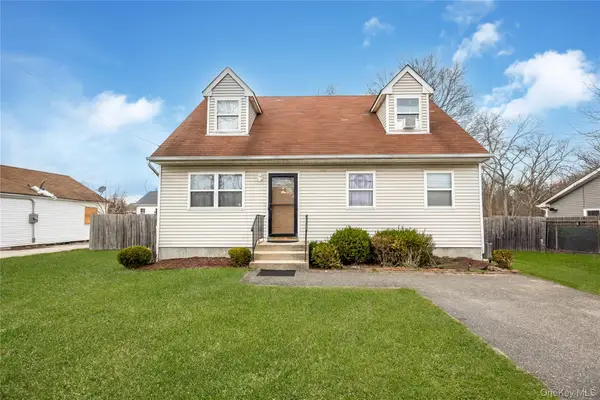 11 Holbrook Street, Bay Shore, NY 11706