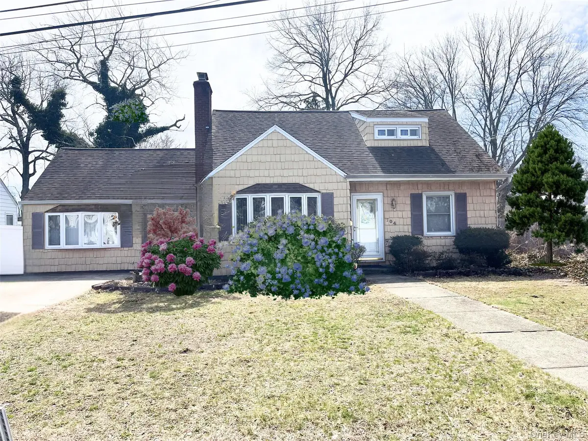 104 Vesper Court, Babylon, NY 11702 - #1