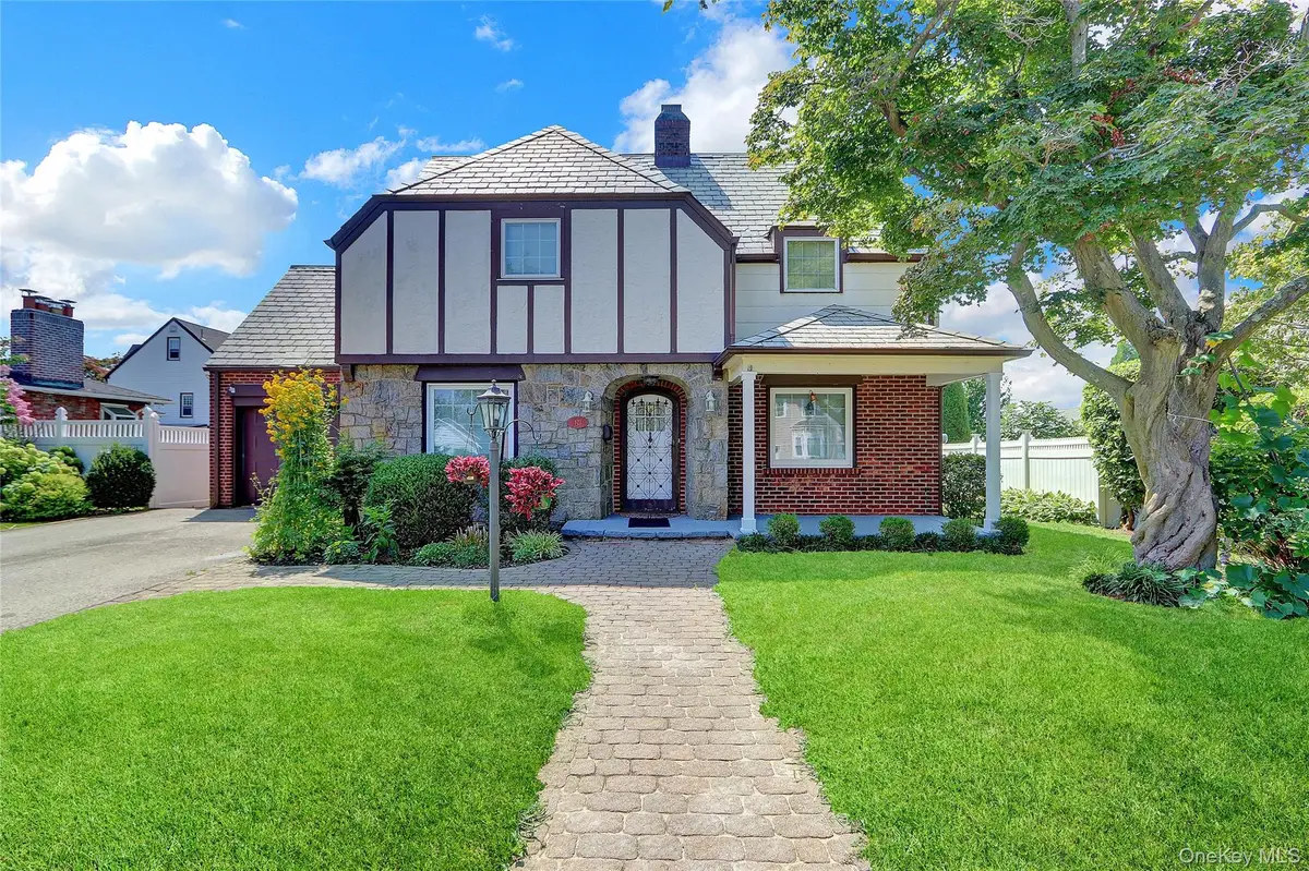 121 6th Street, Hicksville, NY 11801 - #1