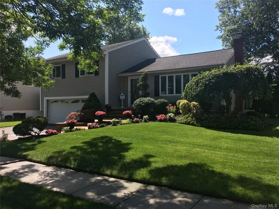 19 Keswick Lane, Plainview, NY 11803 - #2