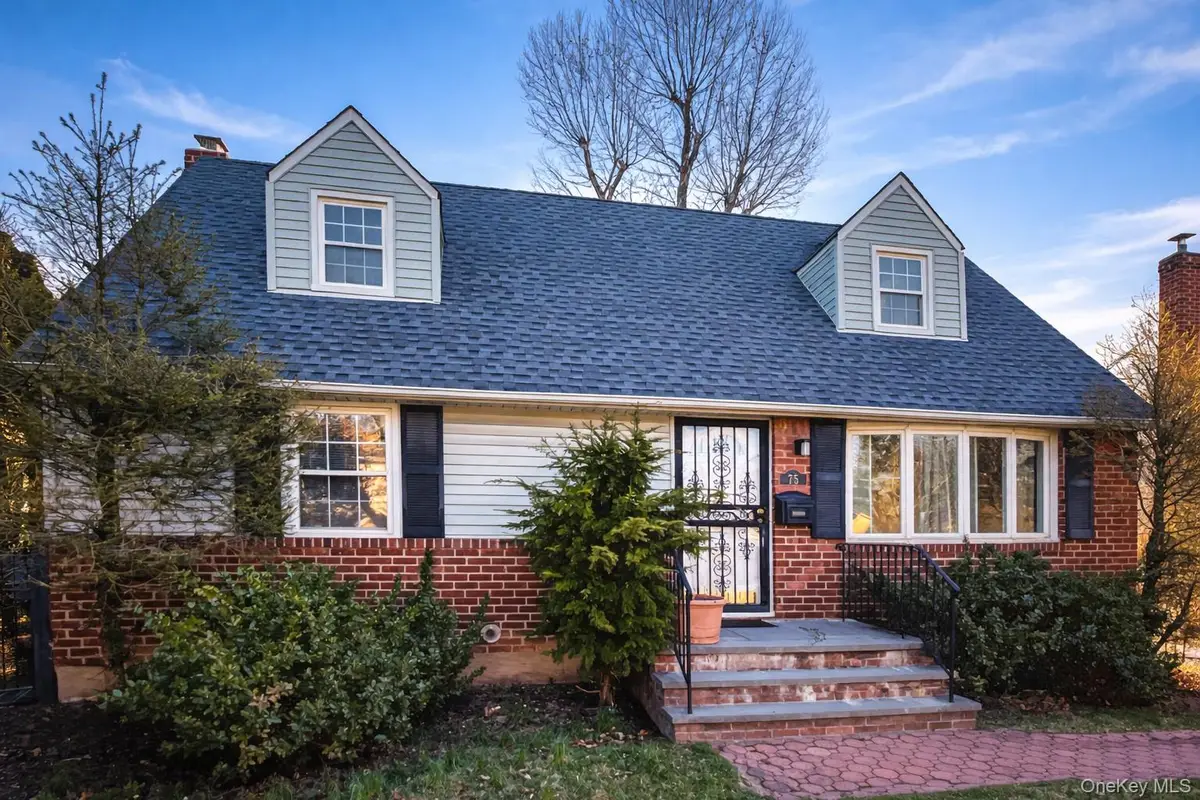 75 Miles Avenue, Albertson, NY 11507 - #1