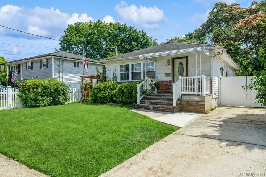 236 N Richmond Avenue, Massapequa, NY 11758 - #2