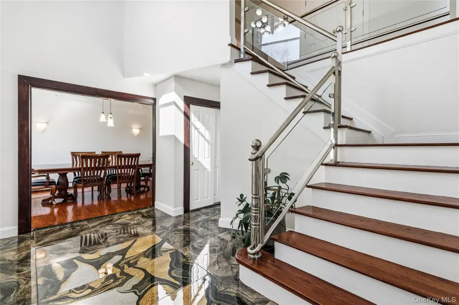 10 Mont Avenue, Dix Hills, NY 11746 - #3