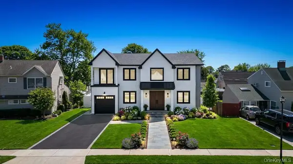 14 Eve Lane, Levittown, NY 11756