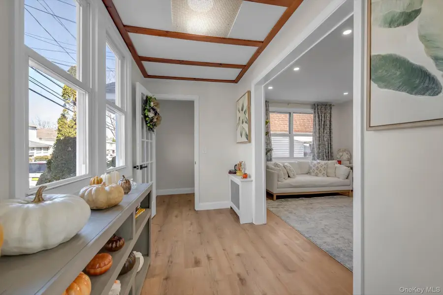 31 Walters Avenue, Syosset, NY 11791 - #2