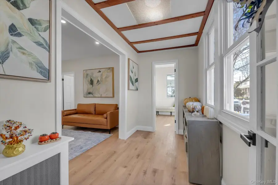 31 Walters Avenue, Syosset, NY 11791 - #3