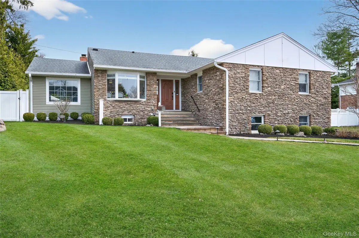 21 Roosevelt Drive, East Norwich, NY 11732 - #1