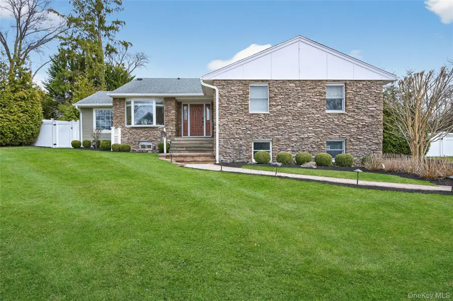 21 Roosevelt Drive, East Norwich, NY 11732 - #2