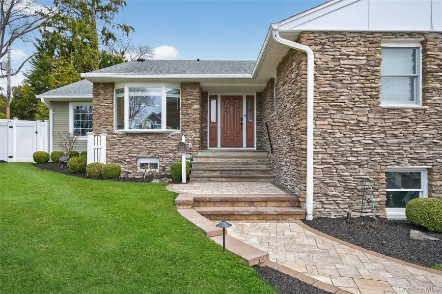 21 Roosevelt Drive, East Norwich, NY 11732 - #3