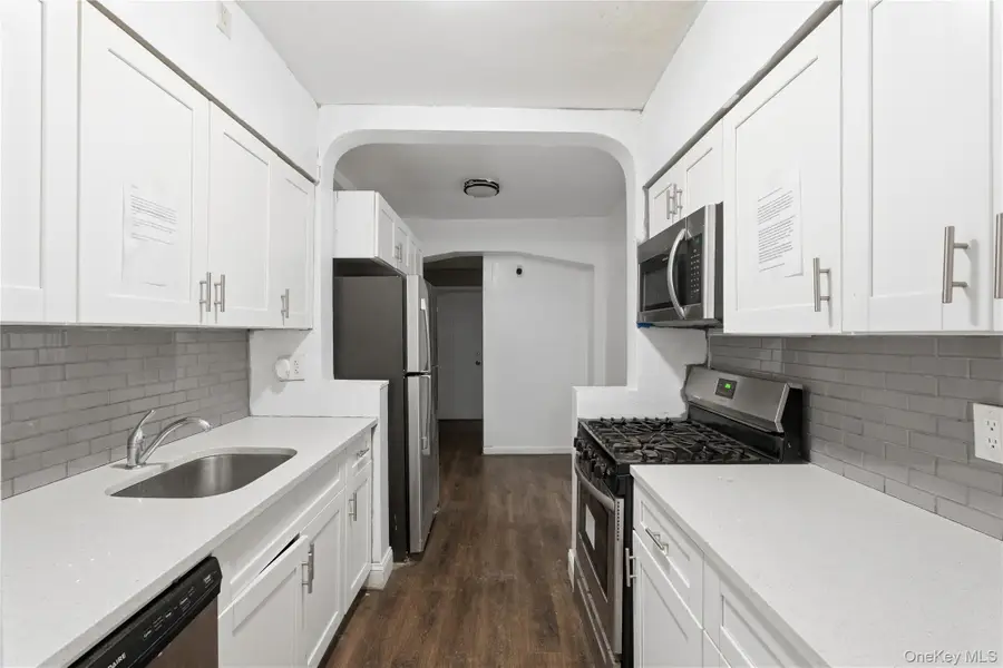 1042 E 233rd Street, Bronx, NY 10466 - #3